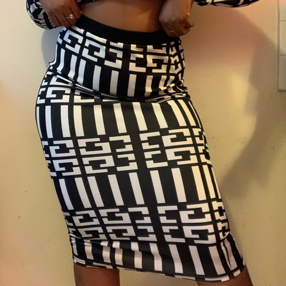 Black and White Greek Print SHEIN 2 Piece Set - Picture 2 of 4